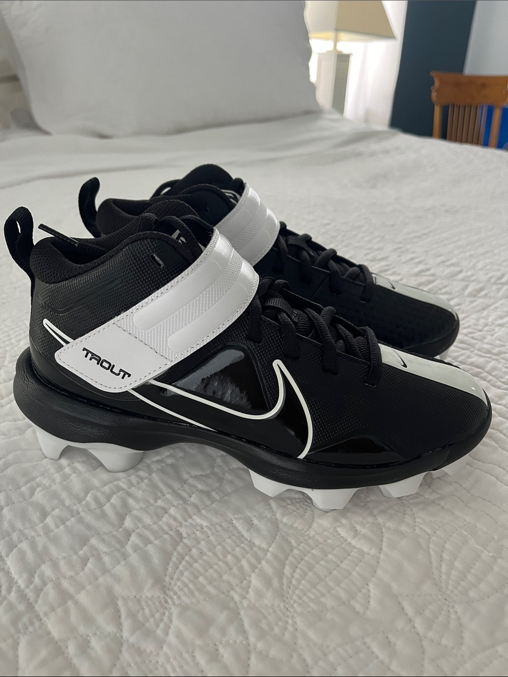 Nike Black and White trout high top Baseball Cleats size 4. BNWOT